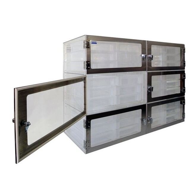 1520 Series Six Door Acrylic Desiccator with Gas-in Port & Pressure Relief Valve - Image 2