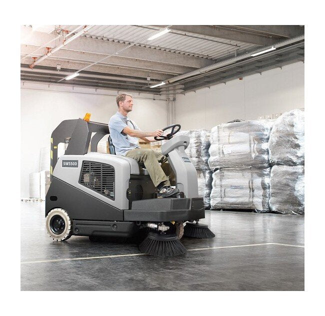 Advance SW5500™ 9 km/h Rider Sweeper - Image 1