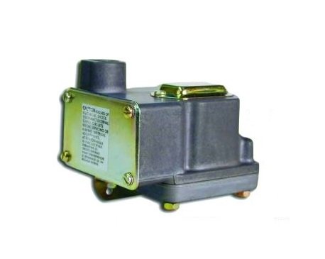 150 PSIG Pressure & Vacuum Switch with Stainless Steel Diaphragm Sensor - Image 1