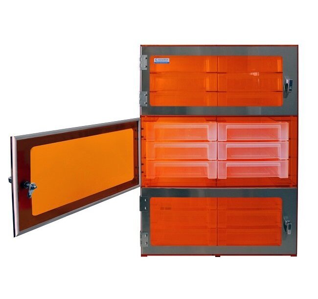 1520 Series Three Door Sliding Tray Desiccator Cabinet - Image 2