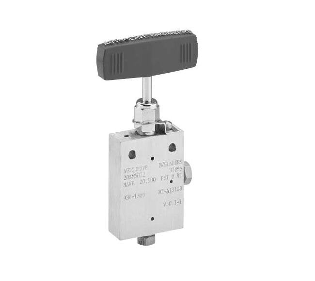142-8 Series 4 Inch Monitor Well Plug - Image 1
