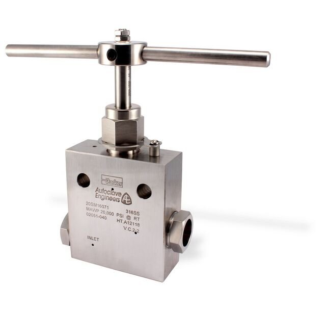 Petersen 143-3 Series 6 Inch Galvanized Steel Wing Nut Plug - Image 1