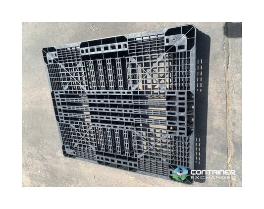 51 Inch Industrial Plastic Pallet - Image 1