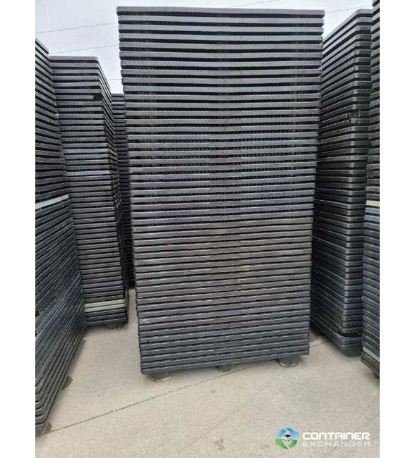 48in x 40in Oval Leg Plastic Pallet - Image 3