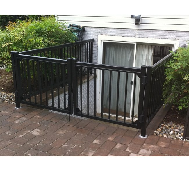 Durable Aluminum Handrails - Long®Fence - Image 2