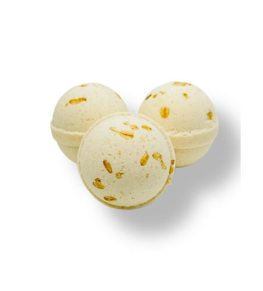Premium Oatmilk & Honey Bath Bomb - Image 1
