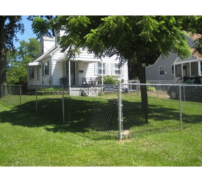 Long®Fence Aluminum Chain Link Fence - Image 5