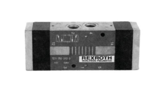 Rexroth CD07 Double Air Pilot Valve (4-Way/3 Position) - Image 1