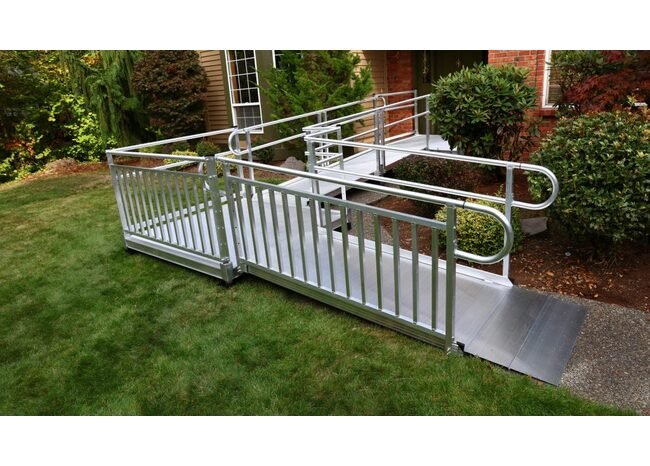 EZ AccessÂ® PathwayÂ® 3G Aluminum Modular Access Ramp Kits - Image 2