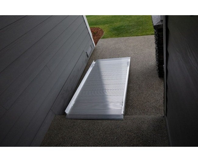 EZ AccessÂ® Gatewayâ¢ 3G Solid Surface Wheelchair Ramp - Image 3