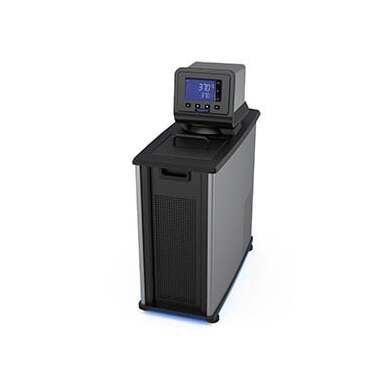 15 Liter (L) Bath Size Advanced Digital Controller Polyscience Recirculating Chiller with Heater - Image 1