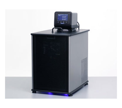 15 Liter (L) Capacity and -30 Degree Celcius (ºC) Temperature Polyscience Circulating Chiller - Image 2