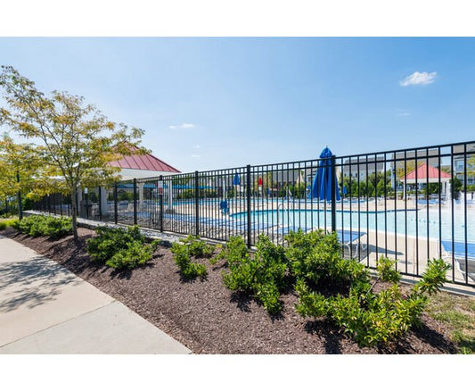 Commercial Aluminum Pool Fence - Long®Fence - Image 1