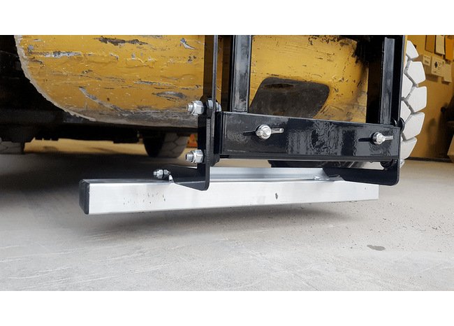 NAOS™ 18 Inch (in) Width Magnetic Sweeper - Image 21
