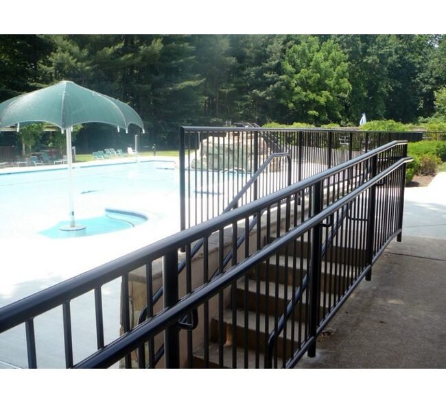 Durable Residential Pool Fences - Vinyl & Wood Options - Image 2