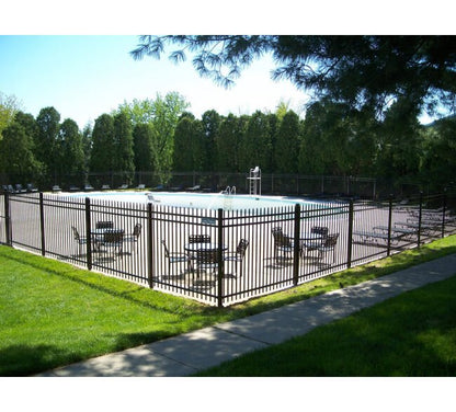 Durable Residential Pool Fences - Vinyl & Wood Options - Image 4