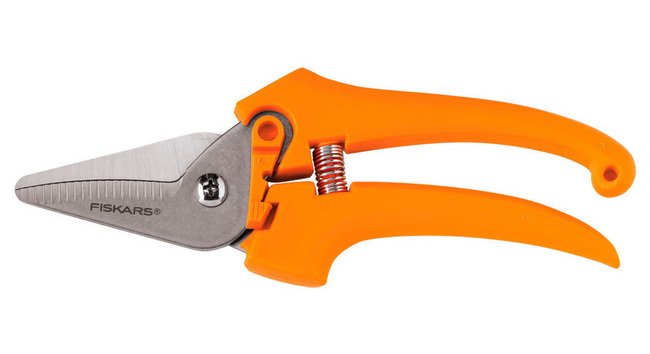 Fiskars Spring-Action Utility Cutter - Image 1