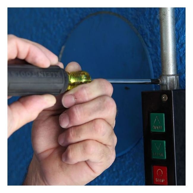 Klein® 4 in. Combo-Tip Driver #1 Screwdriver - Image 4