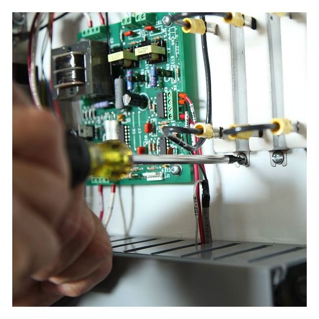 Klein® 4-Inch Fixed Blade Combo Tip Screwdriver - Image 3