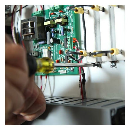 Klein® 4-Inch Fixed Blade Combo Tip Screwdriver - Image 3